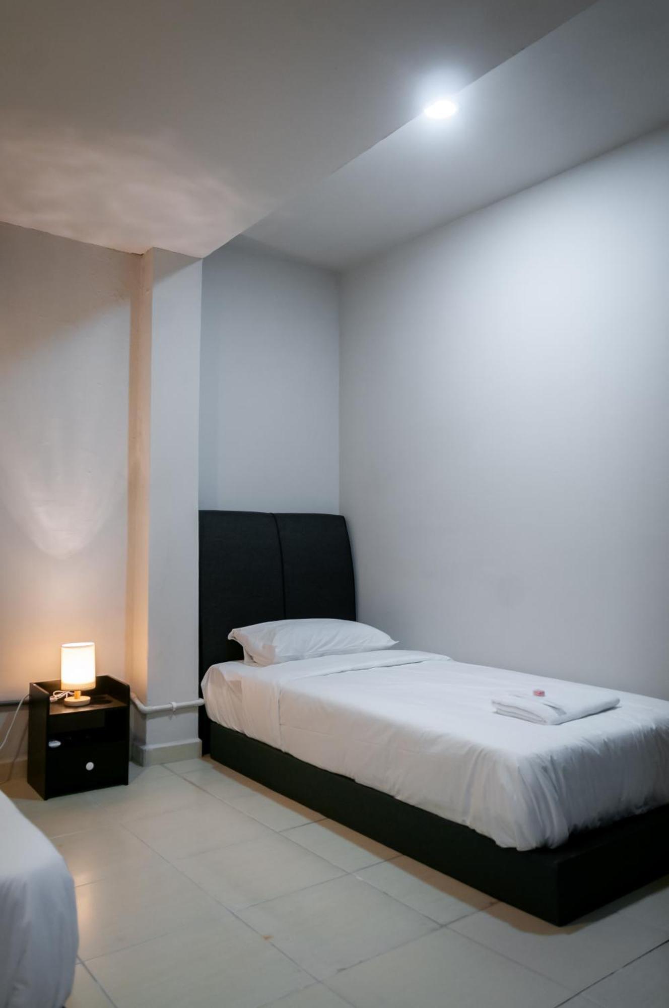 Aayu Muntri George Town Penang Hostel Exterior photo