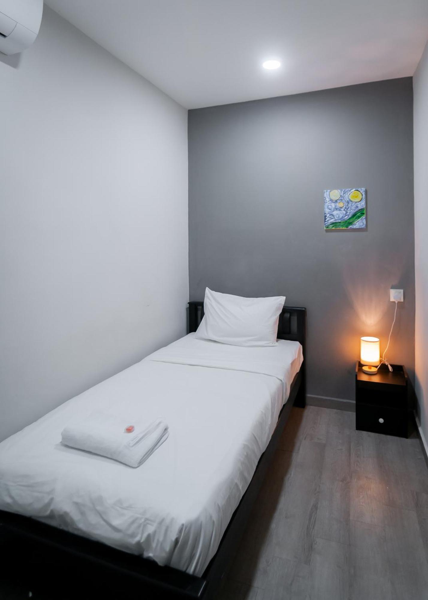 Aayu Muntri George Town Penang Hostel Exterior photo
