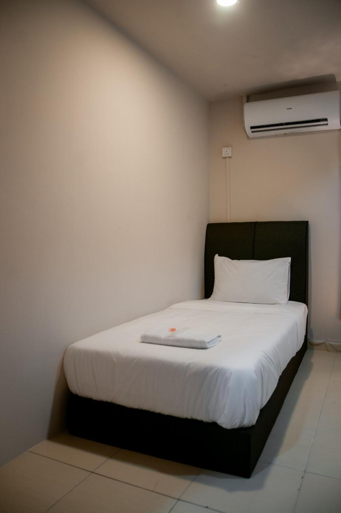 Aayu Muntri George Town Penang Hostel Exterior photo