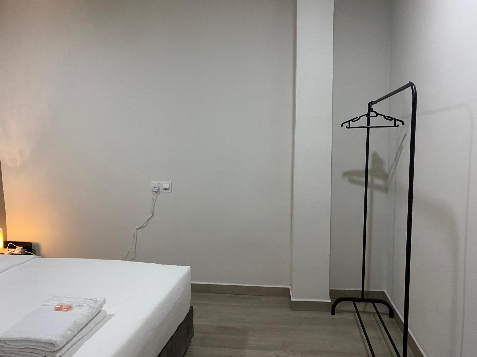 Aayu Muntri George Town Penang Hostel Exterior photo
