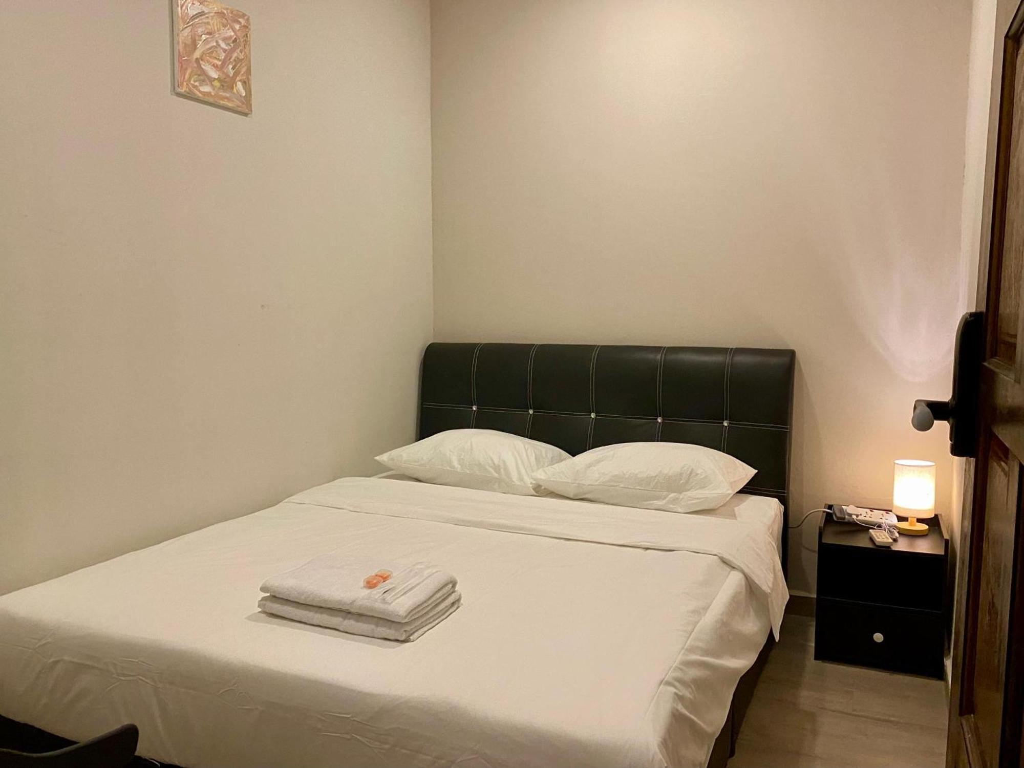 Aayu Muntri George Town Penang Hostel Exterior photo
